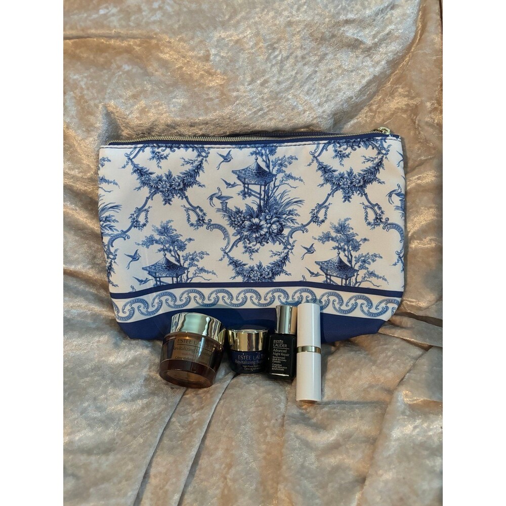 Estée Lauder set of 4 plus bag